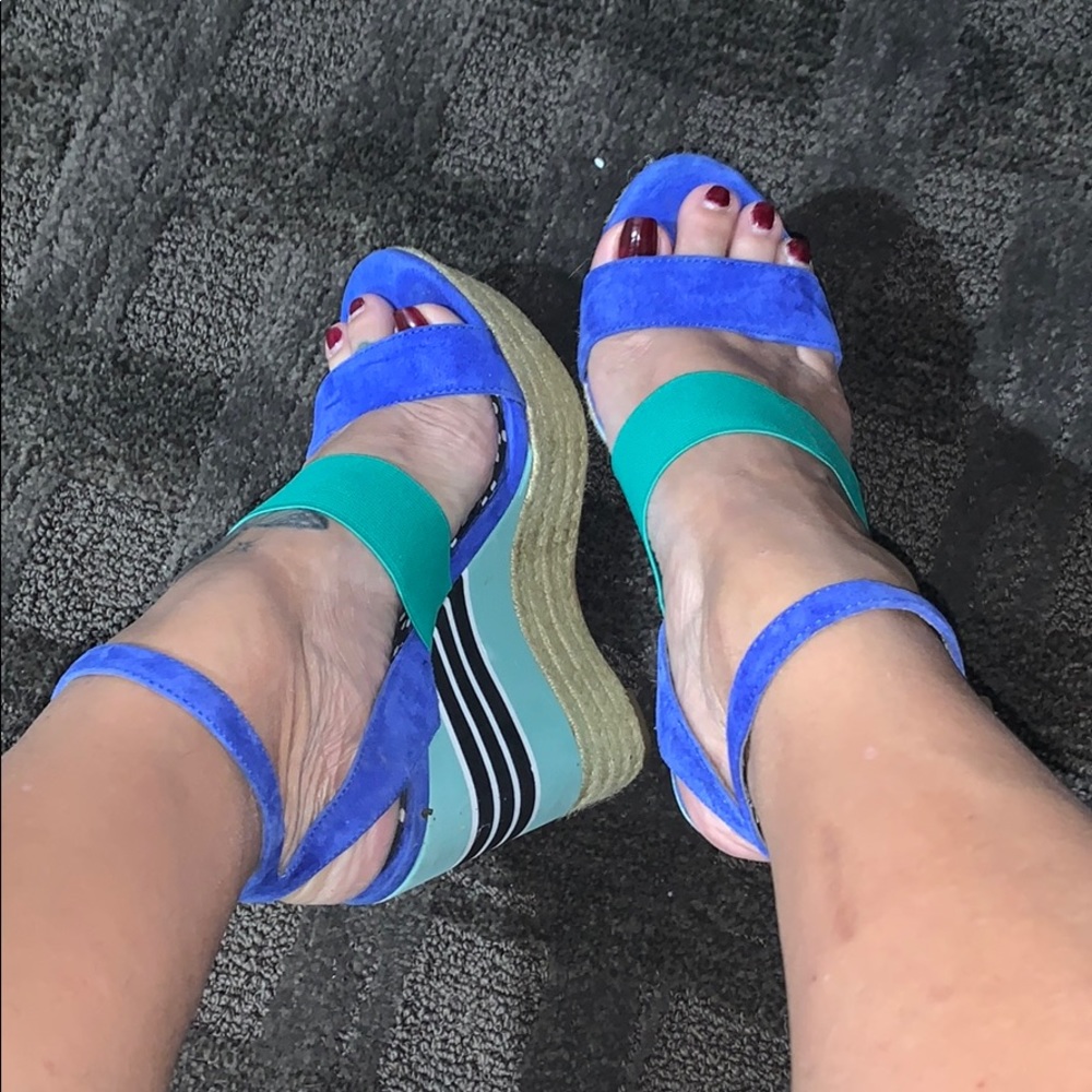 Jessica Simpson wedges